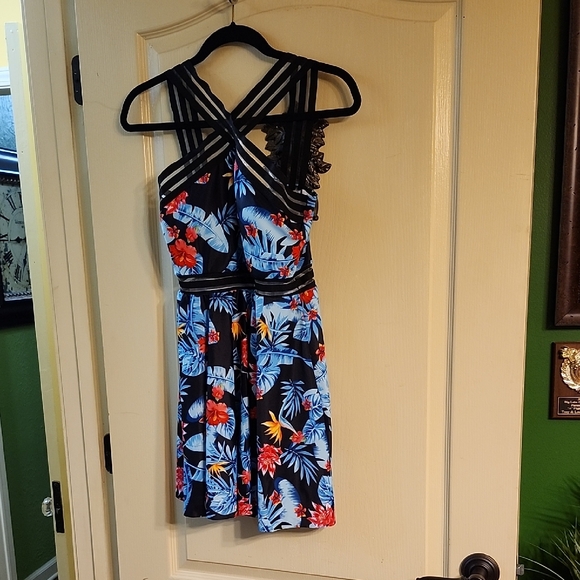 Source Unknown Other - FLORAL BLACK and BLUE SWIMSUIT TOP